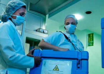 Recusa familiar ainda impede cerca de 45% das doações de órgãos no Brasil. Especialistas defendem melhor comunicação e preparo das equipes de saúde.