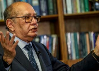 Gilmar Mendes questiona afastamento de diretores da PF, pede vista do processo e defende análise pelo plenário do STF.