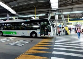 Polícia Civil e Ministério Público de São Paulo realizam operação contra lavagem de dinheiro e suspeita de infiltração do PCC no transporte coletivo da capital.
