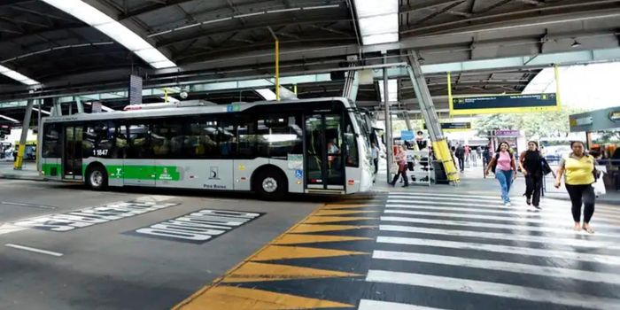 Polícia Civil e Ministério Público de São Paulo realizam operação contra lavagem de dinheiro e suspeita de infiltração do PCC no transporte coletivo da capital.