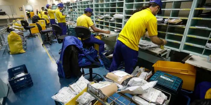 TST determina que 80% dos trabalhadores dos Correios permaneçam em atividade durante a greve. Decisão cita serviços essenciais e eleições de 2026.