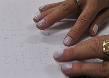 Brasil tem 95 centros do SUS para reabilitação de pessoas com baixa visão ou cegueira; rede também aposta em tecnologias assistivas.