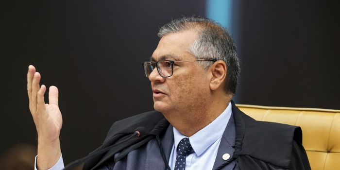 Flávio Dino determina quebra de sigilo de materiais apreendidos em investigação sobre possível desvio de emendas parlamentares para o filme Dark Horse.