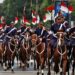 Desfile de 7 de Setembro reuniu milhares de pessoas no Rio, mesmo com a chuva, com mais de 6 mil militares e agentes de segurança.