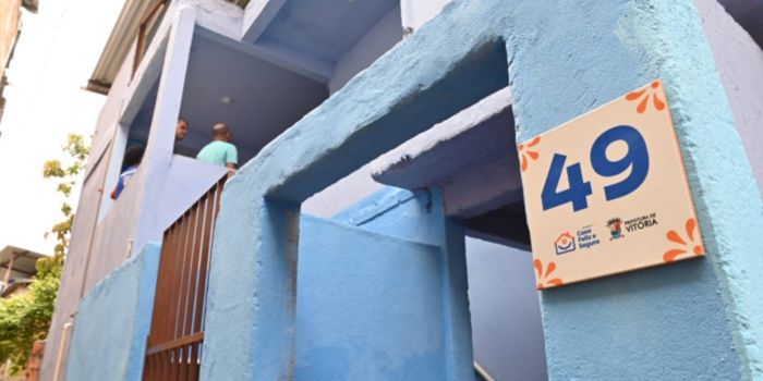 Rita Eliana, de 69 anos, recebeu a chave da casa própria em Vitória pelo programa Casa Feliz e Segura, na modalidade Bônus Moradia.