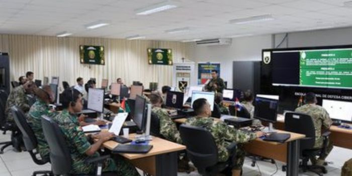 Exércitos sul-americanos participam do primeiro exercício de defesa cibernética da RECESA, com simulações de ataques digitais, espionagem e ameaças a infraestruturas críticas.