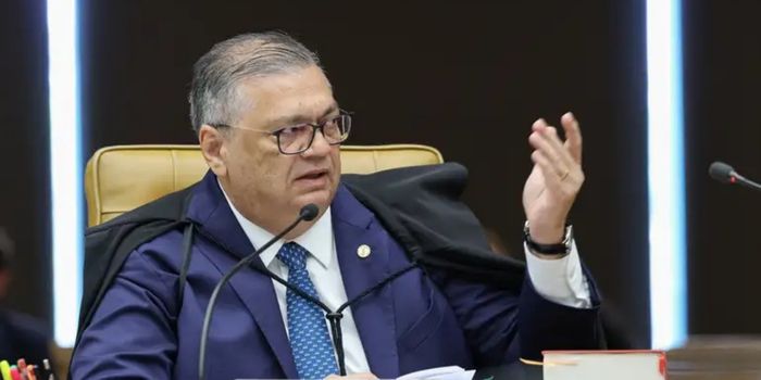 Flávio Dino determina que PF e CVM investiguem possível relação de Daniel Vorcaro e Banco Master com concessionárias de cemitérios de São Paulo.