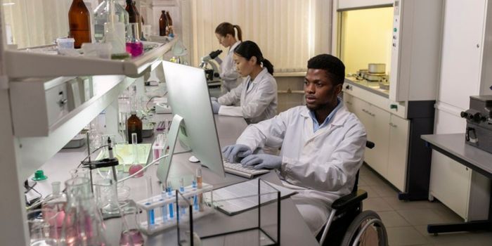 Comissão do Senado aprova projeto que regulamenta o emprego apoiado para pessoas com deficiência ou doenças raras.