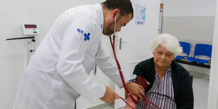 Enamed 2026 será aplicado neste domingo em todo o Brasil para avaliar estudantes e cursos de medicina. Prova também será usada em processos de residência médica.