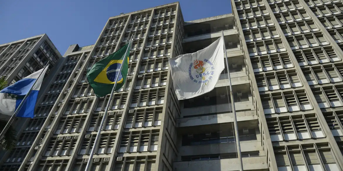 Justiça do Rio aumenta para R$ 35 mil a indenização que a Uerj deverá pagar a três candidatas negras constrangidas durante uma prova.