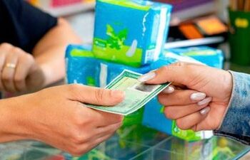 SUS oferece absorventes gratuitos pelo Programa Dignidade Menstrual e atendimento integral à saúde da mulher em unidades públicas.