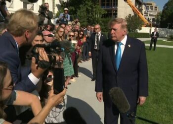 Donald Trump classificou como “grande vitória” o desempenho de Flávio Bolsonaro no primeiro turno das eleições brasileiras e disse que o segundo turno será acirrado.