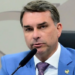 Flávio Bolsonaro questiona resultado eleitoral, mas dados do TSE contradizem alegação de que prorrogação da votação favoreceu Lula.