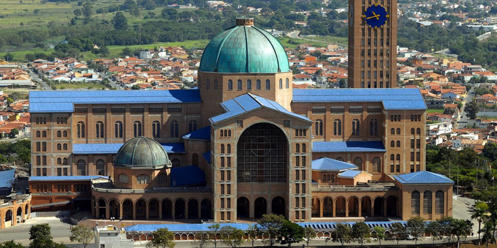 Santuário Nacional de Aparecida prepara programação especial para o Dia de Nossa Senhora Aparecida, com missas, procissões e homenagens à Padroeira do Brasil.