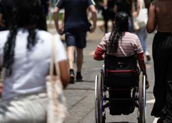 razo para escolher inglês ou espanhol no Enem 2026 termina em 18 de outubro. Veja como preencher o questionário e as datas das provas.