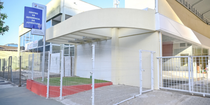 Prefeitura de Vitória oferece aulões gratuitos para o Enem 2026, com revisão de Inglês, conhecimentos gerais e redação para jovens de 15 a 29 anos.