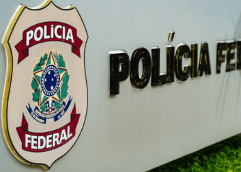 Polícia Federal apreendeu R$ 2,8 milhões durante o primeiro turno das eleições de 2026 e conduziu 204 pessoas a delegacias por crimes eleitorais.