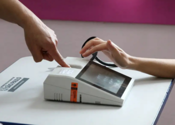 TSE esclarece que a ausência do cadastro biométrico ou falhas na leitura das digitais não impedem a votação, desde que o eleitor apresente a identificação exigida.