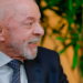 Lula anunciou que entregará ao TSE autorização para abertura de seus sigilos telefônico e bancário e dos cinco filhos, e desafiou Flávio Bolsonaro a fazer o mesmo.