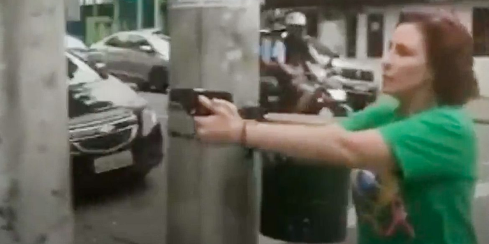 Justiça da Itália adia para 24 de novembro julgamento sobre extradição de Carla Zambelli, condenada pelo STF por porte ilegal de arma e constrangimento ilegal.