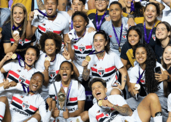 São Paulo empata com o Corinthians por 1 a 1 e conquista pela primeira vez o Brasileirão Feminino A1 no atual formato, diante de recorde de público no Morumbis.