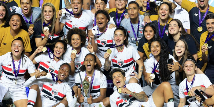São Paulo empata com o Corinthians por 1 a 1 e conquista pela primeira vez o Brasileirão Feminino A1 no atual formato, diante de recorde de público no Morumbis.