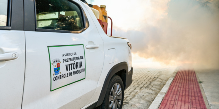 Prefeitura de Vitória divulga calendário do fumacê em outubro para combater o Aedes aegypti e orienta moradores sobre prevenção.