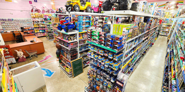 Pesquisa do Procon Vitória revela diferenças de até 210,70% nos preços de presentes para o Dia das Crianças. Confira os produtos e dicas para economizar.