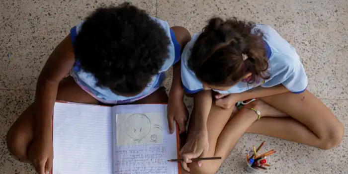 Diagnóstico do MEC aponta avanços na equidade racial na educação brasileira, com aumento de ações de gestão, formação de professores e combate ao racismo.
