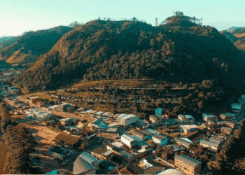 Rota Turística da Pratinha de Ibitirama é proposta em projeto de lei no Espírito Santo. Iniciativa busca divulgar atrativos naturais e incentivar emprego, renda e turismo sustentável.