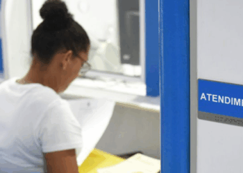 INSS regulamenta benefício para mulheres afastadas do trabalho por violência doméstica. Saiba quem tem direito, como solicitar e quais são as regras de pagamento.