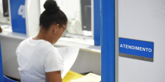 INSS regulamenta benefício para mulheres afastadas do trabalho por violência doméstica. Saiba quem tem direito, como solicitar e quais são as regras de pagamento.