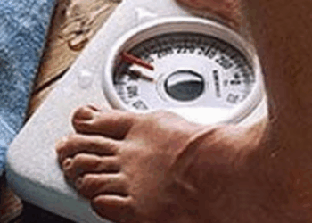 ve ações de alimentação saudável e prevenção da obesidade em outubro, com oficinas, rodas de conversa, atividades infantis e orientação nutricional nas UBS.