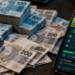 Prazo para bancos devolverem R$ 1,325 bilhão de plataformas de apostas encerradas termina nesta quarta-feira (14). Veja como acompanhar a restituição e evitar golpes.
