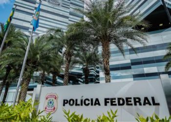 Polícia Federal solicita ao STF mais 90 dias para investigar pagamentos ligados ao filme Dark Horse, que retrata a trajetória política de Jair Bolsonaro.