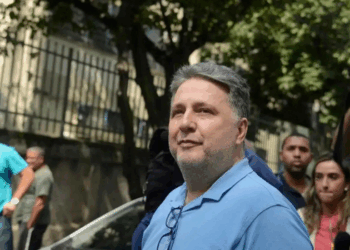 Anthony Garotinho desiste de recurso no TSE e decisão pode mudar eleição no Rio; sem seus votos, Douglas Ruas pode superar 50% e vencer no 1º turno.