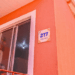 Moradora do bairro Consolação, em Vitória, recebe casa reformada pelo programa Casa Feliz e Segura, com melhorias que garantem mais conforto e segurança.