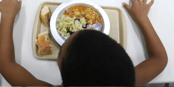 Campanha da ONU pelo Dia Mundial da Alimentação leva vídeos a Brasília e promove educação alimentar para crianças, além de concurso internacional de cartazes.