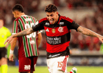 Flamengo vence o Fluminense por 1 a 0, Palmeiras goleia o Corinthians por 4 a 1 e Brasileirão tem disputa acirrada pelo título e luta contra o rebaixamento.