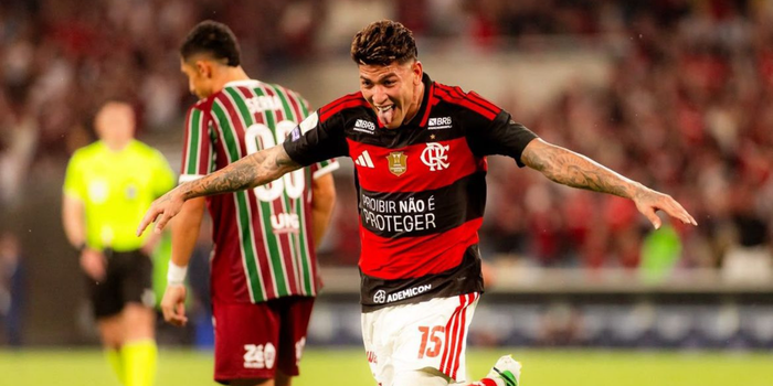 Flamengo vence o Fluminense por 1 a 0, Palmeiras goleia o Corinthians por 4 a 1 e Brasileirão tem disputa acirrada pelo título e luta contra o rebaixamento.