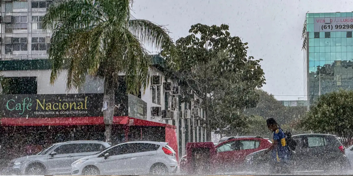 fira a previsão do tempo para esta quinta-feira (15): Inmet alerta para tempestades no Brasil, chuva no Espírito Santo e calor de até 39°C no Nordeste.