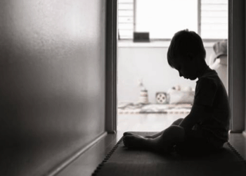 Projeto de Denninho Silva propõe assistência psicológica, social e jurídica a familiares de vítimas de feminicídio no Espírito Santo, com atenção especial a crianças e adolescentes órfãos.