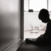 Projeto de Denninho Silva propõe assistência psicológica, social e jurídica a familiares de vítimas de feminicídio no Espírito Santo, com atenção especial a crianças e adolescentes órfãos.