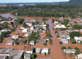 Pesquisa do Instituto Oyá e Ipsos revela que 41% dos brasileiros consideram as mudanças climáticas a maior ameaça para o futuro e aponta preocupação com desinformação.