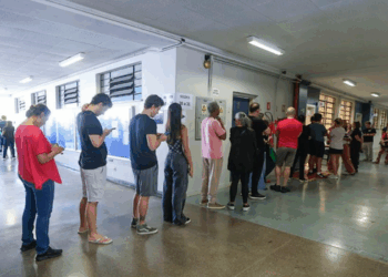São Paulo registra 34 detidos ou apreendidos por suspeitas de crimes eleitorais durante as eleições; temporais também causaram mortes e danos.