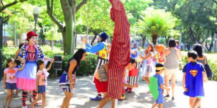 Vitória oferece programação gratuita para crianças em outubro, com literatura, música, circo, brincadeiras e atrações especiais em parques e espaços culturais.
