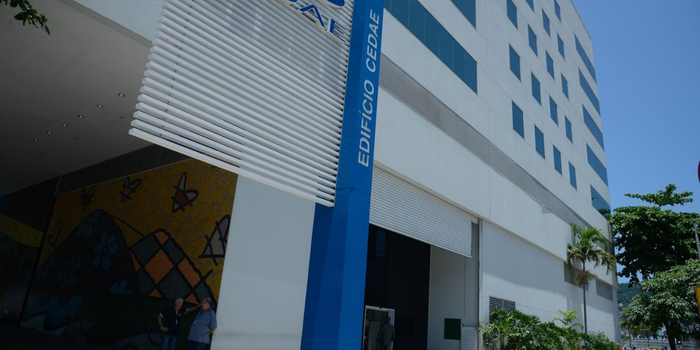 Auditoria do governo do Rio identifica indícios de irregularidades superiores a R$ 400 milhões na Cedae Saúde e aponta repasses de R$ 95 milhões a quatro empresas.
