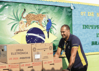 Eleitor que solicitou voto em trânsito nas eleições 2026 deve votar no local escolhido e não poderá usar a seção original. Saiba como consultar.