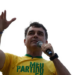 Agência Reuters relata viagem de Flávio Bolsonaro aos Estados Unidos. PF cancelou seus passaportes após ordem de Alexandre de Moraes.