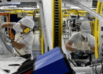 Produção de veículos no Brasil cresceu 10,2% em setembro e alcançou o melhor resultado para o mês desde 2014, segundo a Anfavea.